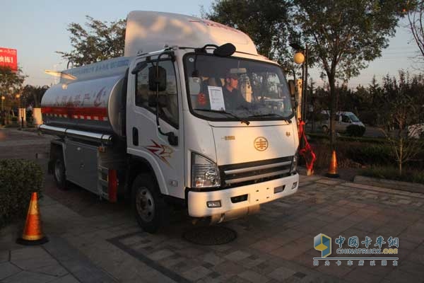 一汽解放青島 165馬力 4X2 國四虎VH加油車
