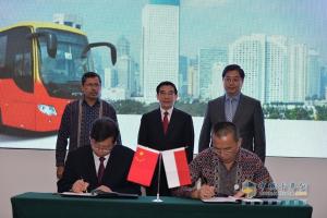 穩(wěn)步推進(jìn)國(guó)際化 福田歐曼在雅加達(dá)簽署75臺(tái)新能源牽引車采購(gòu)協(xié)議