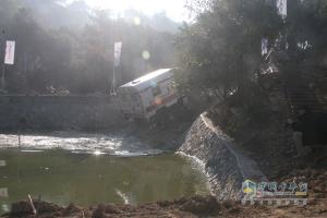 近距離感受越野之王烏尼莫克救援車 超越期待不負(fù)眾托