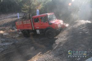 近距離感受越野之王烏尼莫克救援車 超越期待不負(fù)眾托