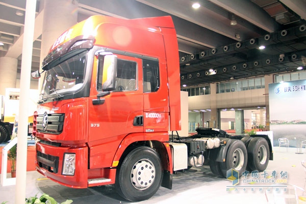 廣州車展；陜汽重卡攜德龍牽引車和智能渣土車亮相