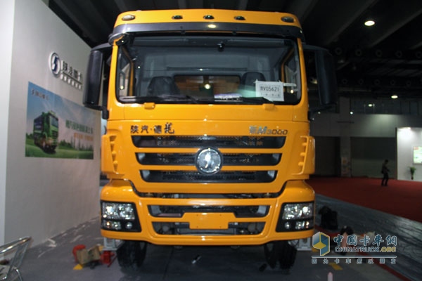 廣州車展；陜汽重卡攜德龍牽引車和智能渣土車亮相