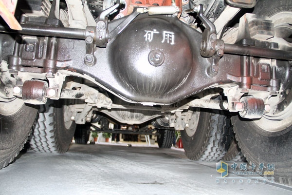 廣州車展；陜汽重卡攜德龍牽引車和智能渣土車亮相