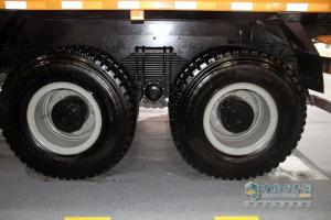 廣州車展；陜汽重卡攜德龍牽引車和智能渣土車亮相