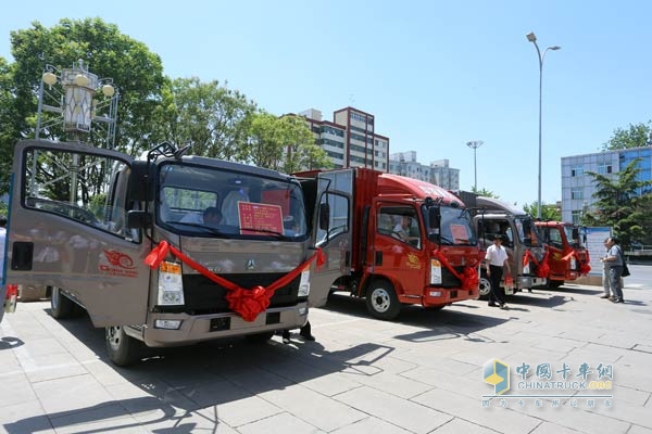 中國重汽HOWO輕卡國四產品區(qū)域上市