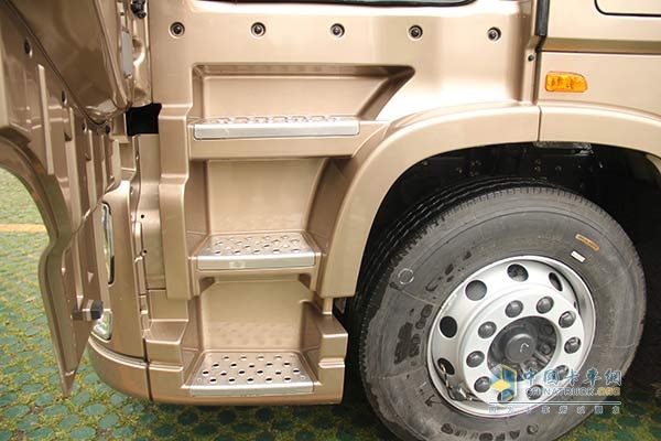 東風(fēng)商用車(chē) 天龍旗艦 480馬力 6x4 國(guó)四 高配牽引車(chē)