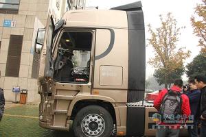 東風(fēng)商用車(chē) 天龍旗艦 450馬力 6X4 國(guó)四牽引車(chē)（手動(dòng)擋）
