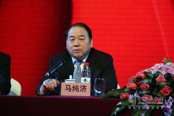 變革創(chuàng)領(lǐng)價(jià)值 中國重汽2015年商務(wù)年會(huì)精彩紛呈