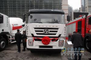 上汽依維柯紅巖杰獅 4×2  290馬力國(guó)Ⅳ清障車