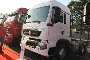 中國(guó)重汽 豪沃T5G 346馬力 6X2國(guó)四牽引車(chē)