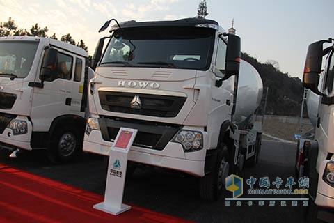 中國(guó)重汽 T7H 400馬力 8X4 攪拌車(chē)