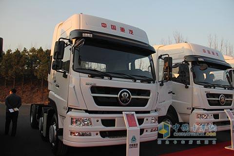 中國重汽 斯達(dá)-斯太爾重卡 D7B 380馬力 6X2 牽引車