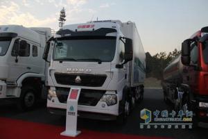 中國(guó)重汽 T5G 340馬力 8X4冷藏車(chē)