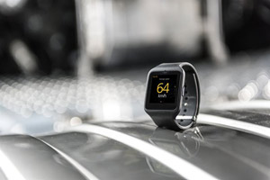 斯堪尼亞推出首款“黑色鷹獅”Scania Watch智能手表