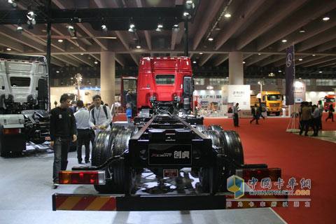 四川現(xiàn)代 Xcient創(chuàng)虎 410馬力 8X4 國四 載貨車