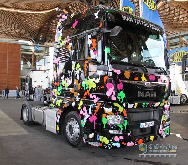 滾動(dòng)的藝術(shù)品 德國(guó)曼恩卡車與“搖滾”一同出發(fā)