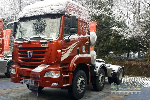 聯(lián)合卡車(chē)在其2015商務(wù)年會(huì)上亮相的全新V平臺(tái)產(chǎn)品