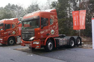 聯(lián)合卡車(chē)以年銷(xiāo)逾7000臺(tái)收官  U/V平臺(tái)產(chǎn)品聯(lián)手挑戰(zhàn)2015年1.2萬(wàn)目標(biāo)