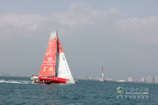 東風號閃耀2014-2015沃爾沃環(huán)球帆船賽三亞站