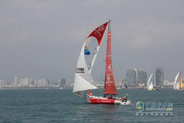東風號閃耀2014-2015沃爾沃環(huán)球帆船賽三亞站