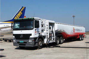 中流砥柱 奔馳罐式加油車(chē)入駐中航油