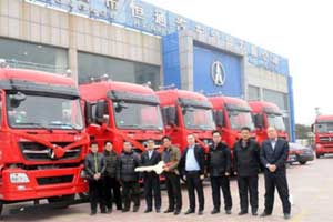 北奔重汽10輛V3M輕量化天然氣牽引車交付龍口客戶 