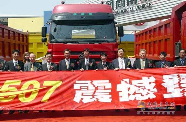 東風(fēng)柳汽“霸龍507”首次亮相第十二屆上海國(guó)際車(chē)展
