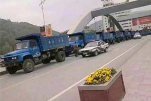 東風(fēng)卡車(chē)迎親隊(duì)耀眼漢中 任性小伙霸氣娶親