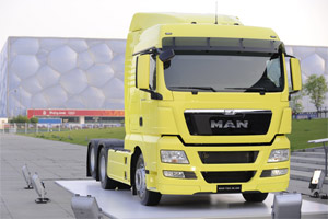 與伯尼熊共舞 MAN TGX 28.480亮相大眾汽車集團之夜