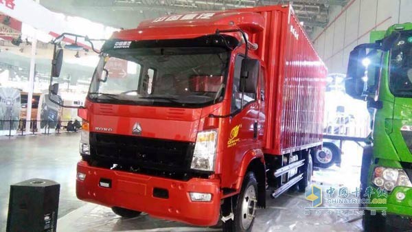 HOWO輕卡搭MCO5動(dòng)力亮相上海車(chē)展