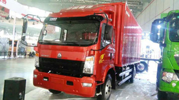車(chē)展精華：HOWO輕卡搭MCO5動(dòng)力氣場(chǎng)強(qiáng)大 壓倒群英
