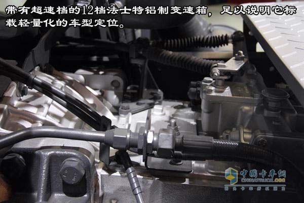 [圖片測評]東風(fēng)“小天龍”牽引車顏值爆表 標(biāo)載運輸新利器 