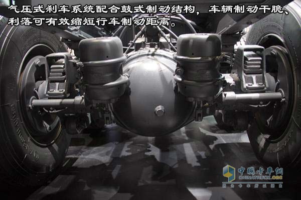 [圖片測評]東風(fēng)“小天龍”牽引車顏值爆表 標(biāo)載運輸新利器 