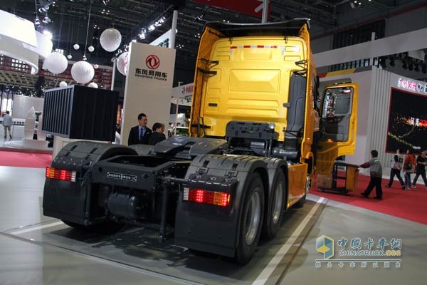 東風商用車 天龍旗艦  6 ×4 牽引車 康明斯480馬力