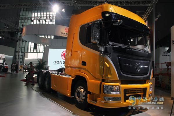 東風商用車 天龍旗艦  6 ×4 牽引車 康明斯480馬力