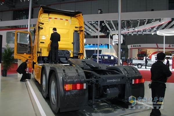 東風商用車 天龍旗艦  6 ×4 牽引車 康明斯480馬力