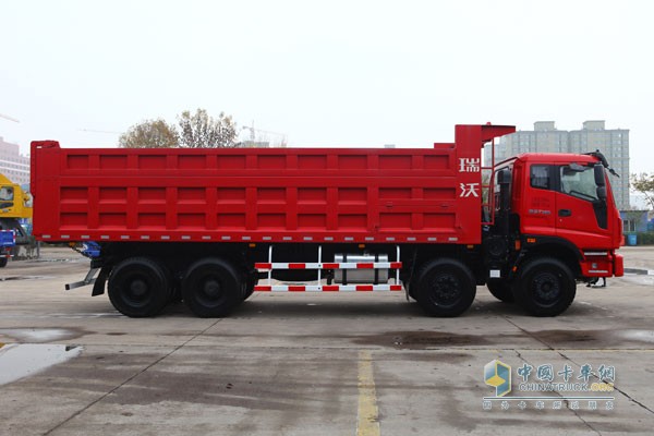 福田瑞沃 濰柴336馬力 8X4 國(guó)四 重載型工程車