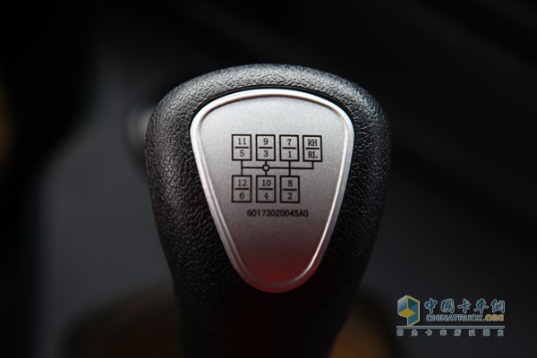 福田瑞沃 濰柴336馬力 8X4 國(guó)四 重載型工程車