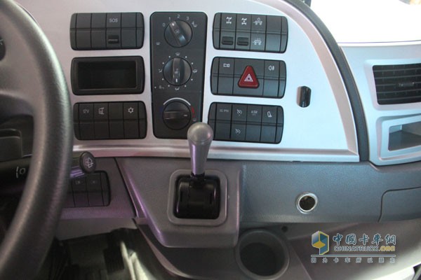 上海車展 福田汽車發(fā)布戰(zhàn)略性電商快遞物流一站式解決方