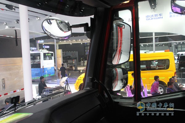 上海車展 上汽依維柯紅巖發(fā)布全新車聯(lián)網(wǎng)系統(tǒng)“杰時達”