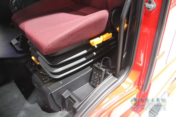 上海車展 上汽依維柯紅巖發(fā)布全新車聯(lián)網(wǎng)系統(tǒng)“杰時達”