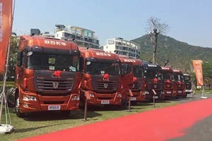 現(xiàn)場簽單148臺 聯(lián)合卡車新U系牽引車綻放濰坊