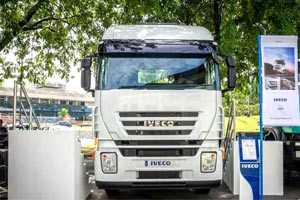 上汽依維柯紅巖IVECO 682重卡進(jìn)入馬來西亞