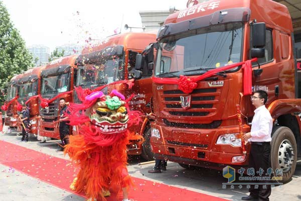 聯(lián)合卡車新U系、V系鄭州上市會活動(dòng)現(xiàn)場