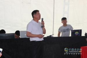 全新一代歐曼超能版危化品運輸車交付山東用戶