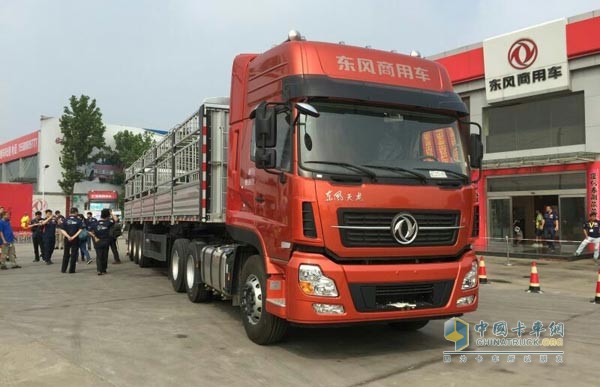 東風(fēng)天龍卡車(chē)駕駛員大賽現(xiàn)場(chǎng)
