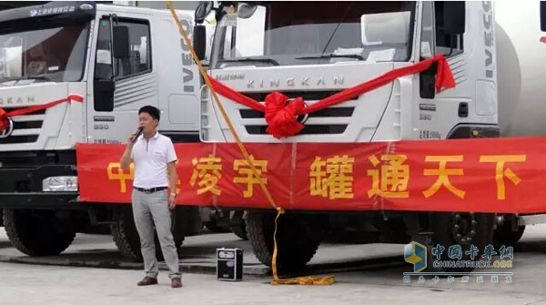 紅巖攪拌車(chē)