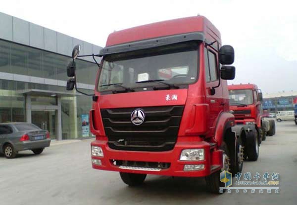中國重汽豪瀚牽引車6X2牽引車