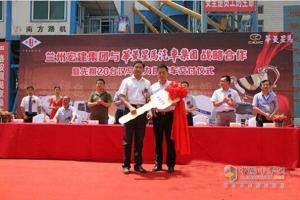 華菱20輛漢馬動(dòng)力攪拌車交付蘭州宏建
