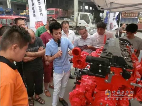 用戶參觀福田康明斯發(fā)動機(jī)